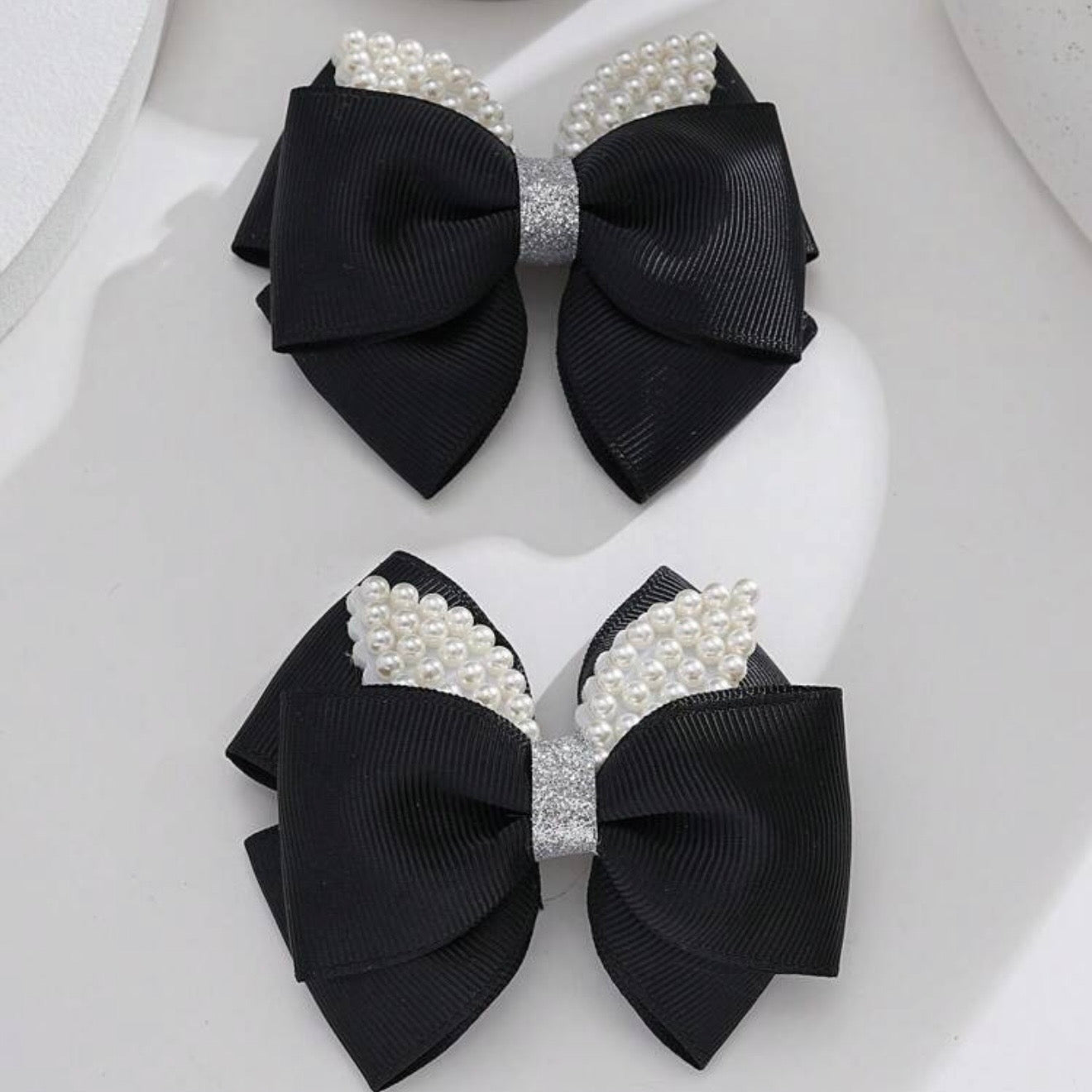 Black pearl bow decor Hairclip