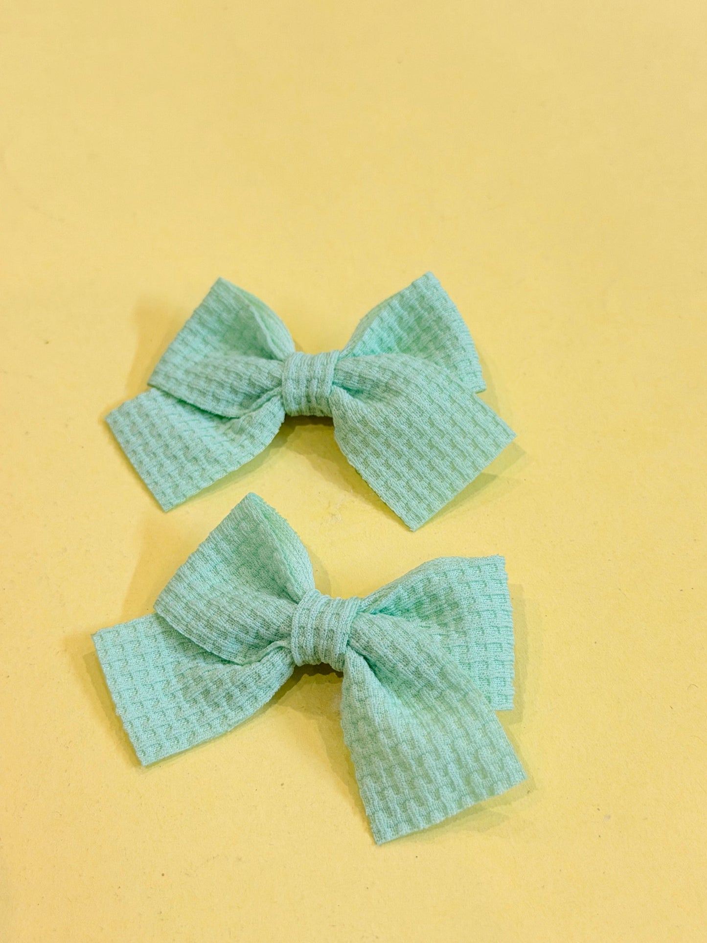 Solid Theme Bow Hairclips