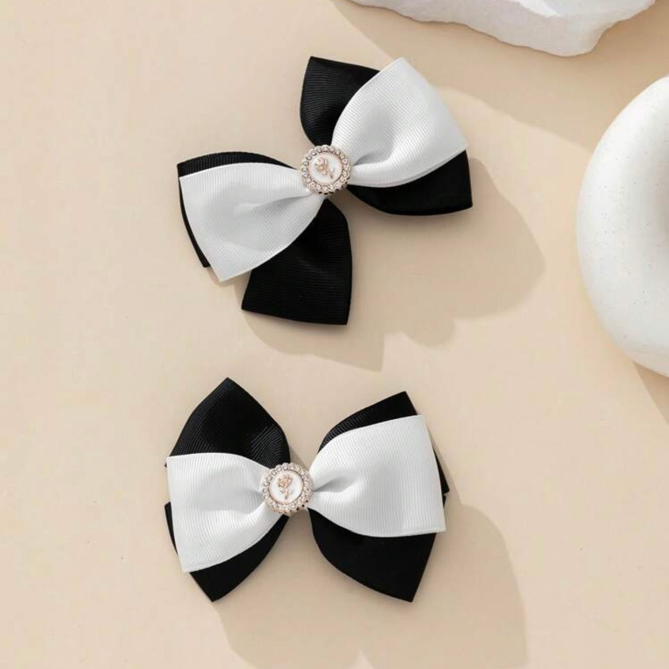 Classic Vintage Black & White Bow Hairclip
