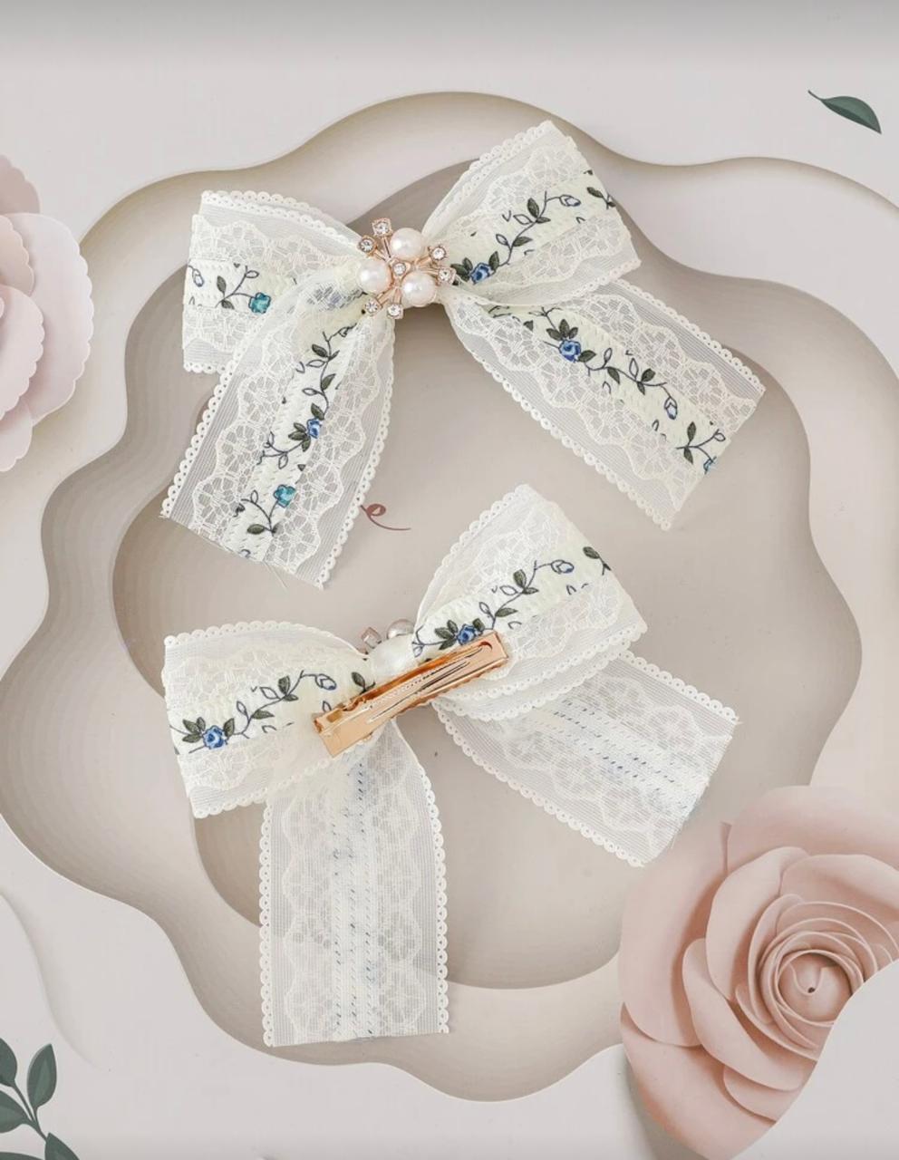 blue and white floral Hairclip