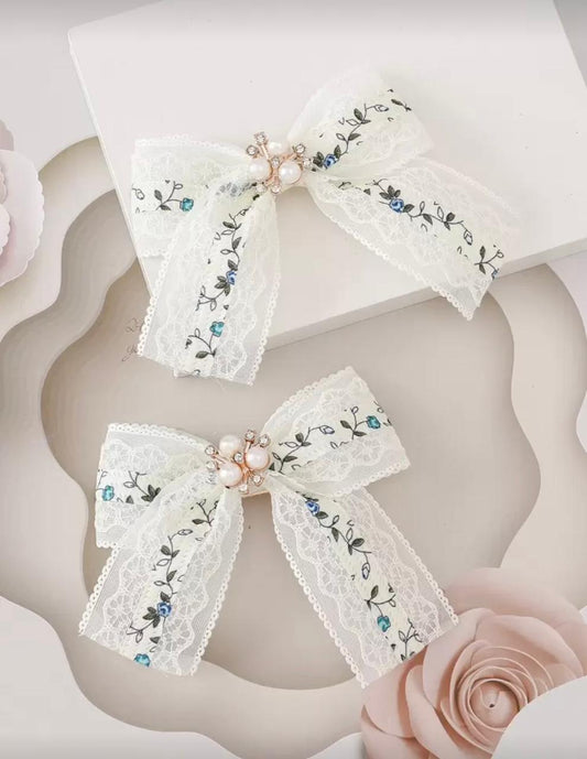 blue and white floral Hairclip